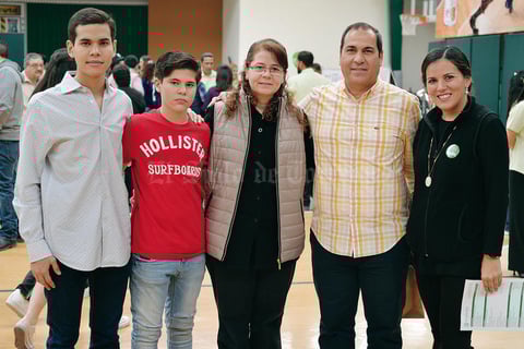 12022017 EN RECIENTE EVENTO.  Roberto, David, Elena, Enrique y Mafer.