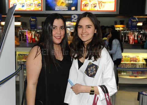 17022017 EN EL CINE.  Nora y Salma.