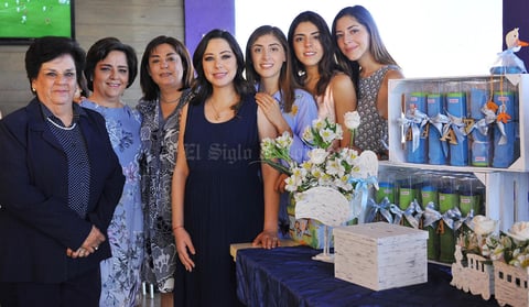 Con las organizadoras, Lety Gutiérrez, Bety de Gutiérrez, Graciela de Canales, Mariana, Alicia e Isabel Canales