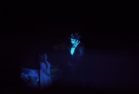 Durante la función no faltaron los gritos o risas de nervios, los novios que se apretaron más fuerte de las manos y los chavos que aprovecharon el momento para asustar todavía más a sus amigos.