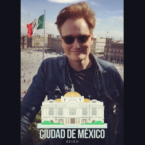 En sus fotografías en México escribió, "en uno de los cuadros más grandes el mundo a.ka. Zócalo"