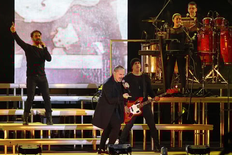 El jefe de Gobierno, Miguel Ángel Mancera, calificó vía Twitter el show como "espectacular" y mencionó que "las y los 85 mil asistentes cantaron de principio a fin".