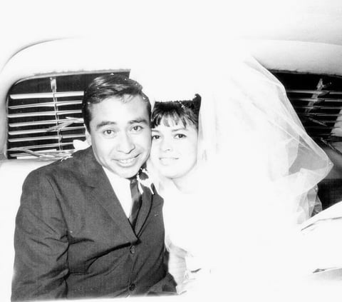 19022017 Sr. Alfredo Alarcón Guerra y la Sra. Alicia Delgado Ríos    celebrando 50 años de matrimonio.