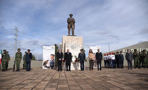 En el monumento al Defensor de la Patria se llevó a cabo un evento para conmemorar el 104 aniversario del Día del Ejército Mexicano.