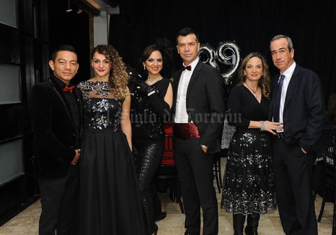20022017 ELEGANTE FESTEJO.  Rina acompañada de su esposo, Cristian Mijares, Mónica y Jared, Adriana y Manolo.