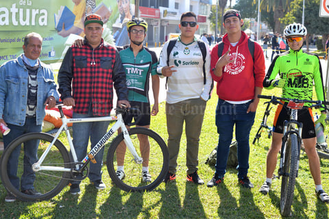 20022017 EN PASEO COLóN.  Leonel, Juanito, Daniel, Antonio, Jesus y Ricardo.