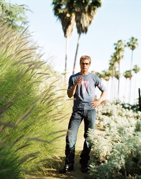 De acuerdo con la prensa internacional, el astro de Hollywood invierte demasiado en plantas exóticas.