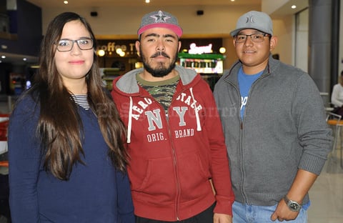 23022017 AMIGOS.  Ana, José Luis y Eduardo.