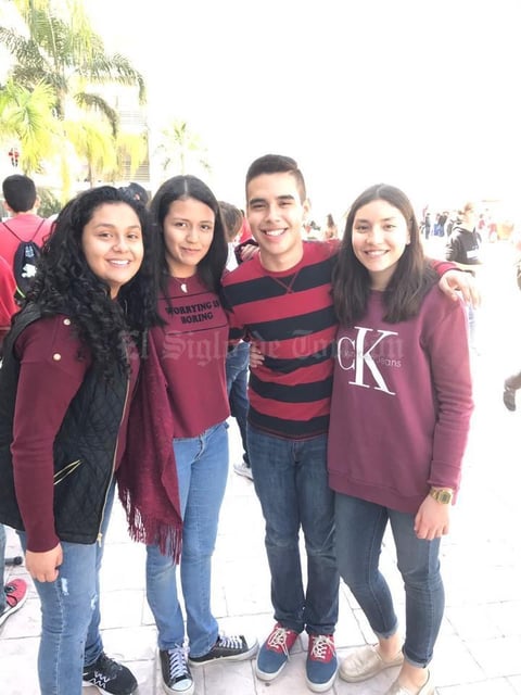 25022017 FESTEJAN LA AMISTAD.  Alumnos del Instituto Británico.
