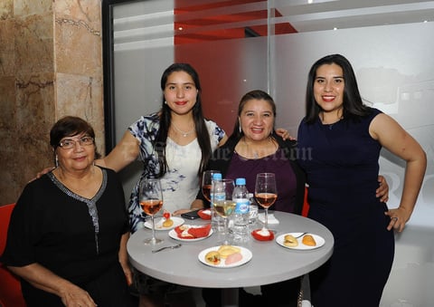25022017 PRESENTES EN APERTURA.  Inés, Karis, Inés y América.