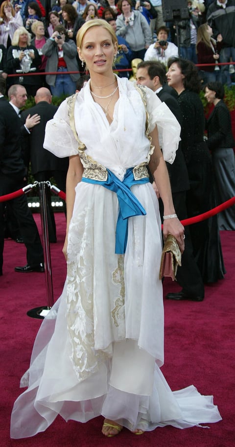Uma Thurman (2004). El color nude, los detalles en dorado y el encaje no hicieron el juego perfecto para que Uma luciera en este diseño. Es por eso que tampoco fue un look aceptado por el público.