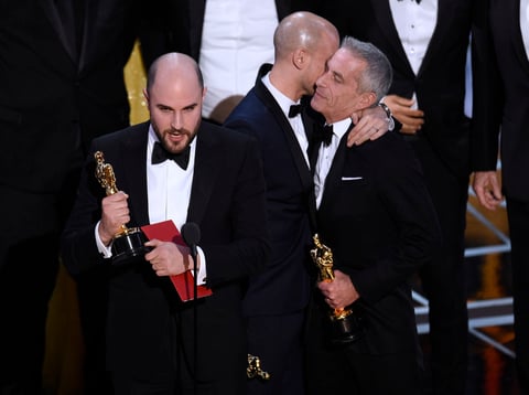 Y el momento más trágico de la noche; La La Land había sido nombrada como Mejor Película, pero fue un error en la producción, puesto que Moonlight era la verdadera ganadora.