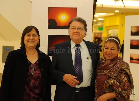27022017 Silvia Castro, Jesús Roberto Duarte, expositor, y Sofía Correa.
