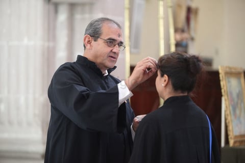 La imposición de la ceniza marca el inicio de un periodo de reflexión desde el interior de cada persona y como sociedad.
