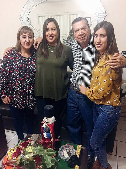 02032017 Paty, Karina, Arturo y Zayra.