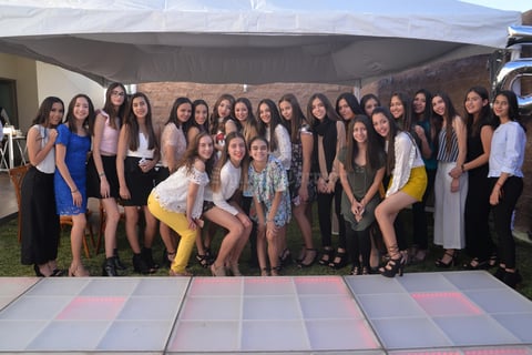 Aisha con sus invitadas