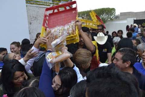 El 8 de octubre de ese año, cambiaron la estafeta y la forma de comercializar, pues en lugar de los pedidos en la ciudad lo colocaron en tiendas y cremerías, sin encarecer el producto y dejándole una utilidad al comercio establecido.