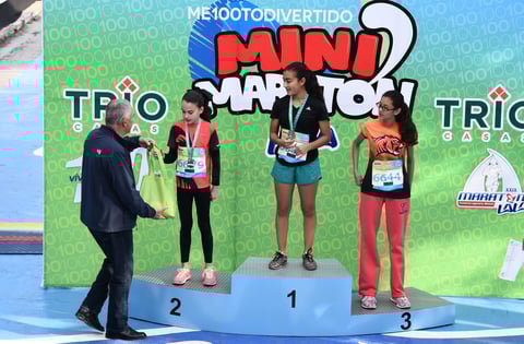 En la femenil, las tres primeras atletas en cruzar la línea de meta, fueron Marianne Martínez Valdepeñas (17:18), Mariana Batarse Dueñes (19:17) y Flor Alejandra Luevano Rosales (19:51).