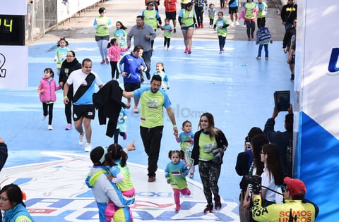 Familias completas vibraron y dieron vida ayer al Minimaratón Lala 2017, que se desarrolló alrededor del Bosque Venustiano Carranza, como preámbulo de la gran fiesta lagunera de este día.