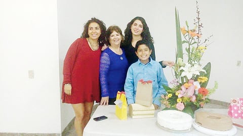 09032017 Quechu Solís festejando su cumpleaños.