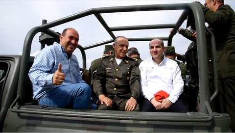 El titular de la Sedena estuvo acompañado por el gobernador de Coahuila, Rubén Moreira y el director de la Conagua, Roberto Ramírez.