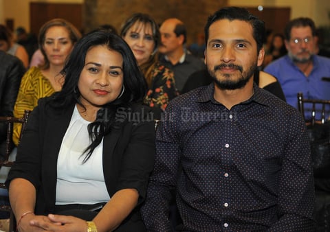 11032017 Juan Alberto Sánchez Acevedo, joven emprendedor que forma parte del Movimiento Global de Emprendedores, con los conferencistas Fernando Duarte y Guillermo Campos.