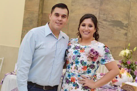 11032017 Martín y Violeta, felices por su cercano enlace matrimonial.