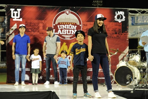 En primer término se dieron a conocer las gorras que usarán los jugadores dentro del campo, confeccionadas por una empresa líder a nivel mundial, lucen los colores guinda y azul marino, los nuevos colores primarios del equipo.