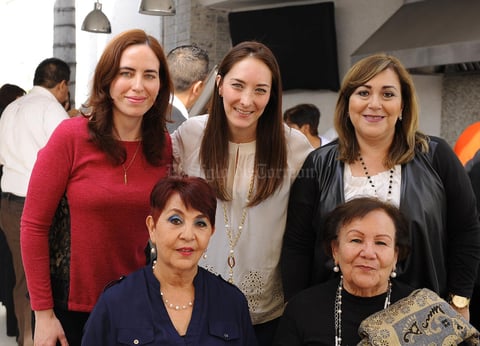 Lily, Rina, Rosa Julia, Gabriela y Rosario