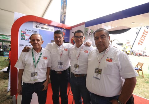 Jorge, Juan José, Israel y Erick