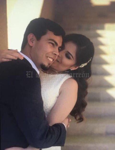 18032017 L.A.F. Jorge Luis Proo Picasso y L.A.F. Gloria Ivonne Alemán López llegan al altar de la Catedral de Nuestra Señora del Carmen para jurar amor eterno. Estarán acompañados por sus padres, Sra. Gloria López de Alemán y C.P. Juan Guadalupe Alemán Aguayo; Sra. Mayra Georgina Picasso Hidrogo y Sr. Jorge Enrique Proo Vaquera. La recepción nupcial será en el Club Campestre Montebello.