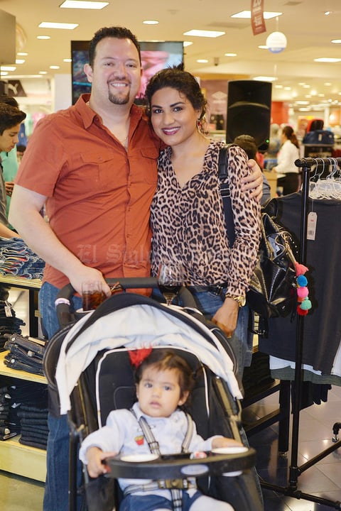 20032017 Javier, Adriana y Victoria.