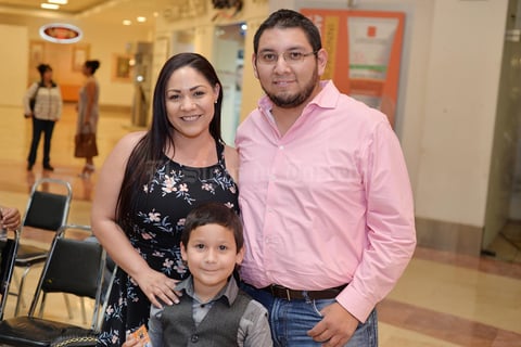22032017 Lily, Deric y Ángel.