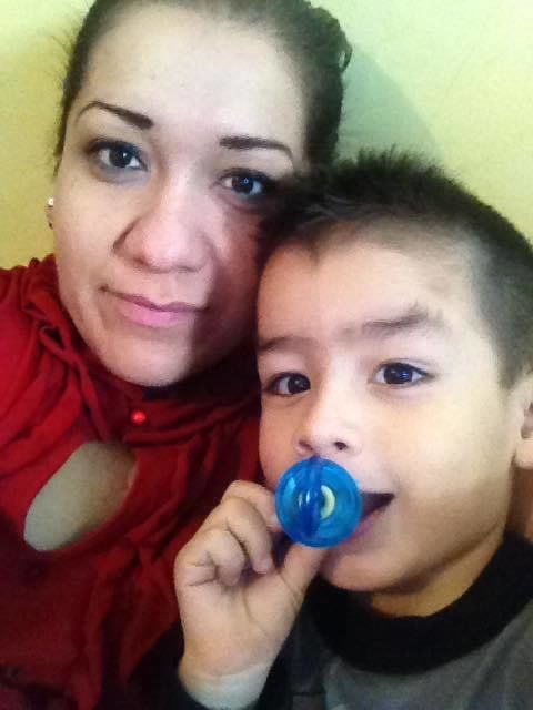 23032017 Alejandra Flores y su hijo, Paquito.