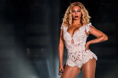 La cantante Beyoncé tiene el Récord Guinness por el disco que se vendió más rápido en iTunes: 838.773 copias vendidas en tres días.