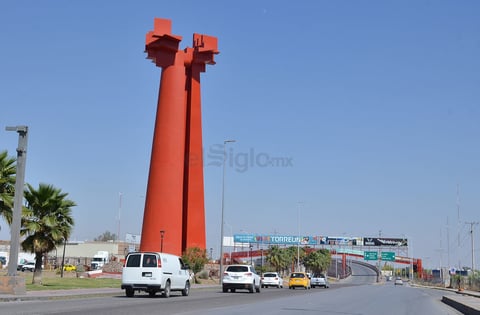 El Torreón del Porvenir, del escultor Sebastián, cuenta con un diseño futurista, conmemorativo de los 100 años.