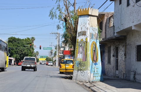 En distintas zonas de la ciudad hay torreones pequeños, como éste de Ramos Arizpe casi esquina con Independencia.