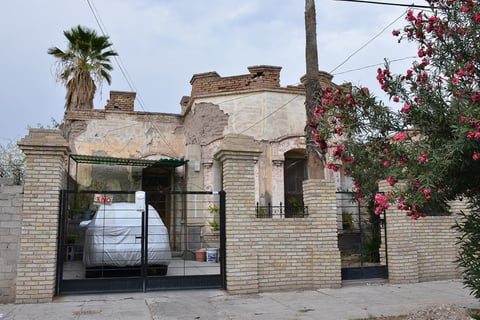 En Donato Guerra y Bravo aún sobrevive una vivienda con arquitectura de 1900.