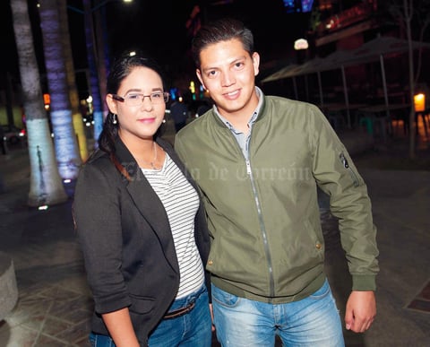 26032017 DE PASEO.  Cynthia y Miguel.