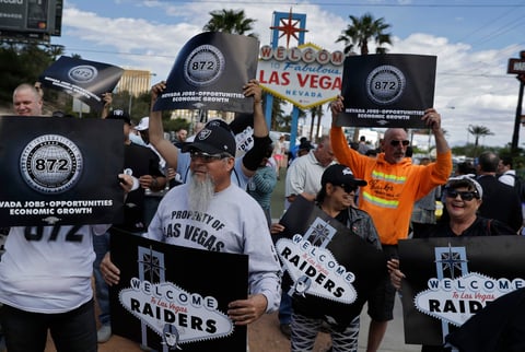 Los Raiders obtienen los votos suficientes para dejar Oakland y mudarse a Las Vegas.
