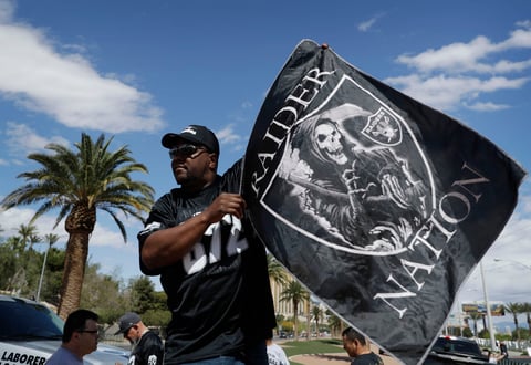 Los Raiders han recibido este lunes la aprobación condicional de la NFL para trasladar la franquicia a Las Vegas, Nevada.
