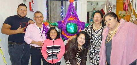 30032017 En el festejo de Brenda Elena y Verónica Elizabeth Gómez Cervantes.
