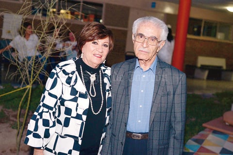 30032017 EN INAUGURACIóN.  Soraya y Elías.