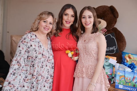 31032017 EN SU BABY SHOWER.  Alessandra con Ana Elena y Annel.