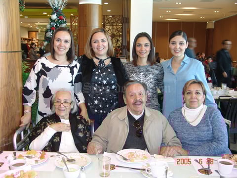 01042017 EN FAMILIA.  Anel, Norma, Rosario, Silvia, María del Rosario, José y Juana.
