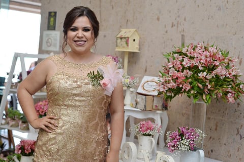 01042017 Daniela Guzmán lució feliz el día de su despedida de soltera.