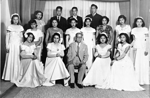 02042017 Graduadas de la Academia Luna en 1950: Beatriz Cumplido, Prof. Manuel Luna, Olga Borrego, Elvira Álvarez, Ma. de Jesús Rodríguez, Carmen López (f), Dolores Espinoza, Alicia, Honorio Ayala, Rubén Araluce y Manuel López.