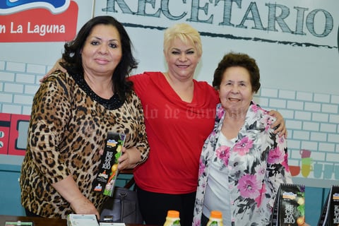 03042017 PRESENTACIóN DE RECETARIO.  Rosy, Carmen y Elida.