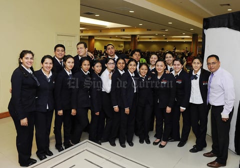 02042017 BINGO ROTARIO.  Alumnos de Hospitalidad UVM.