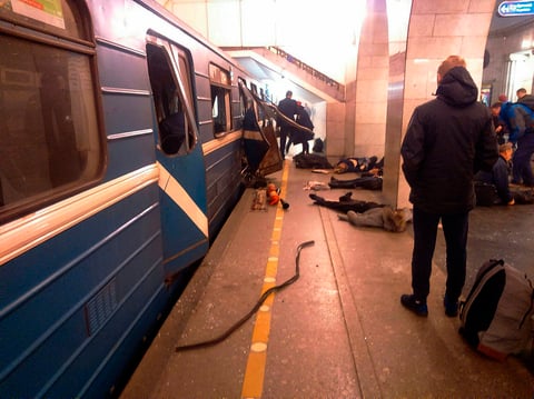 Una explosión generó pánico en el metro de San Petersburgo.